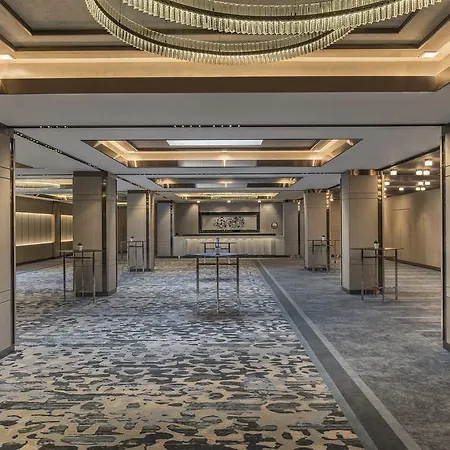 Renaissance Polat Hotell 5*